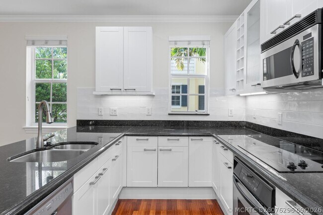310 Tuxedo Ln