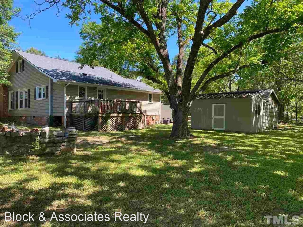 Photo - 3 br, 2 bath House - 400 N Main St