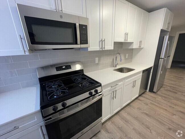 Building Photo - Avl 7/1! Spacious garden level Fenway 2BR Rental
