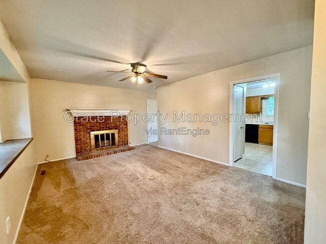 Photo - 1070 Iris St