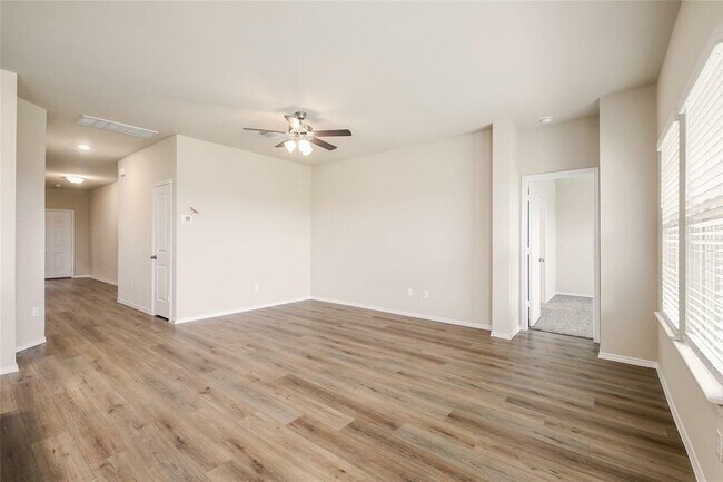 Photo - 401 Yemen Rd