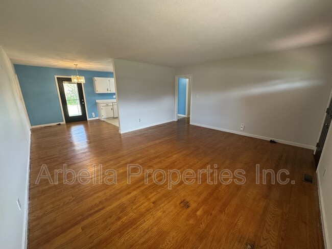 Photo - 1713 Seward Dr