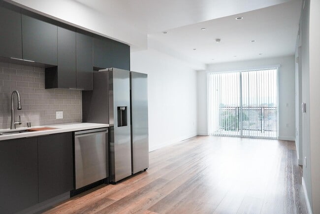 Building Photo - 8940 Reseda Blvd