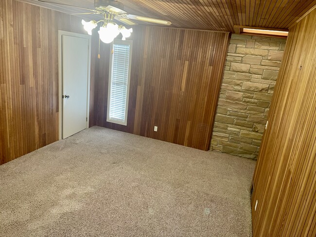 Photo - 1128 Clayton Dr