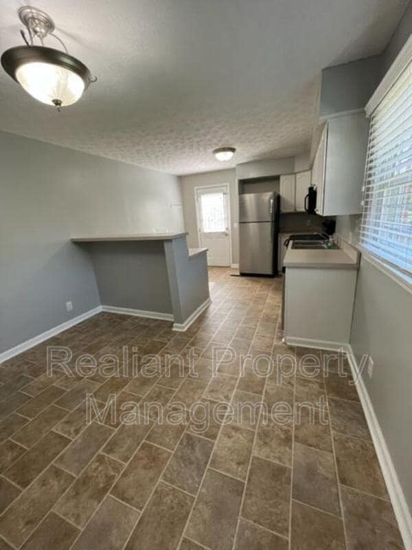 Photo - 401 Longview Dr