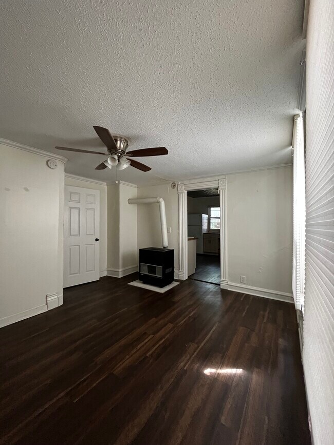 Living Room - 2639 Taylor St NE Unidad #1