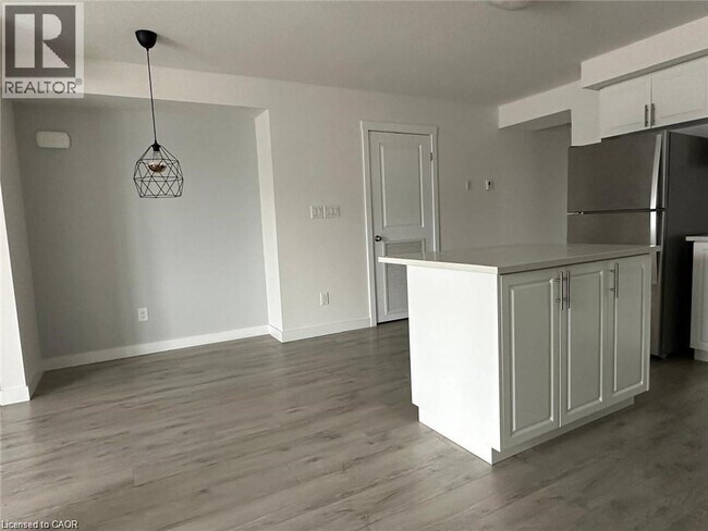 Photo - 160 Rochefort St.