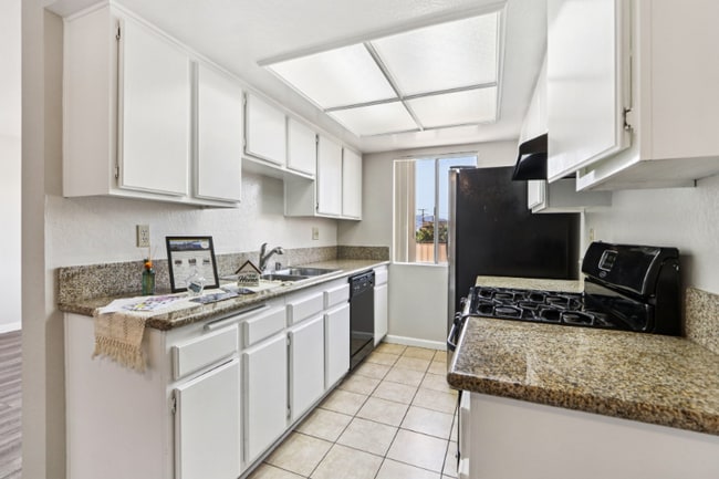 Photo - 700 E Cedar Ave Unidad 105