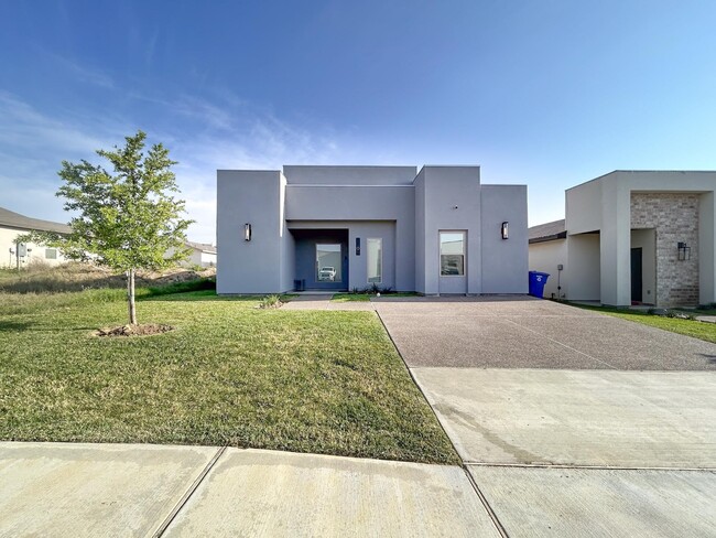 Building Photo - 1605 Tulum Dr