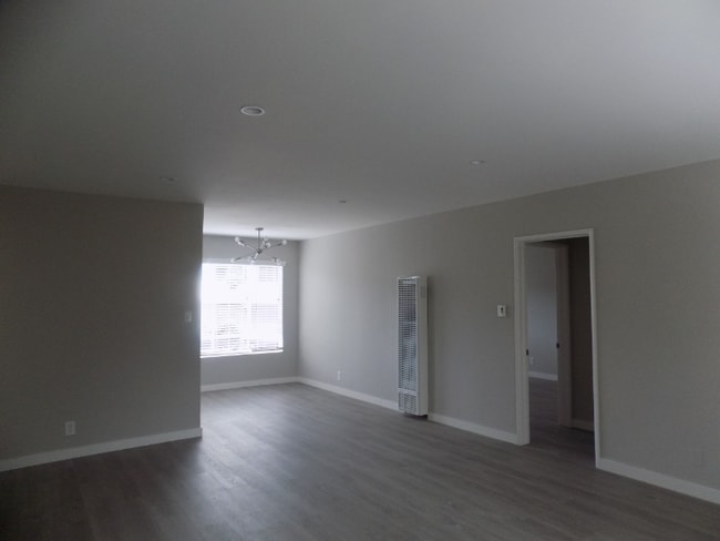 Photo - 646 S Barrington Ave