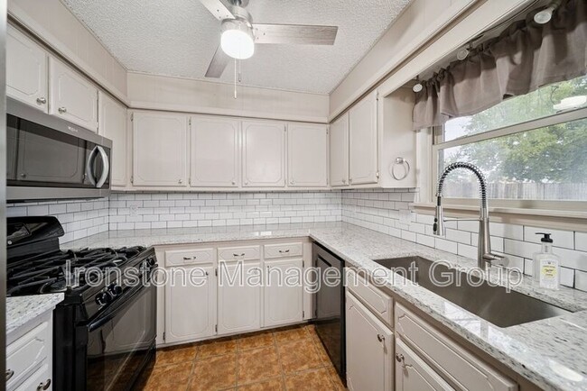 Photo - 13515 S Fern St