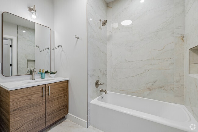 2BR, 2BA w/Den & Terrace - 1,467SF - Bathroom