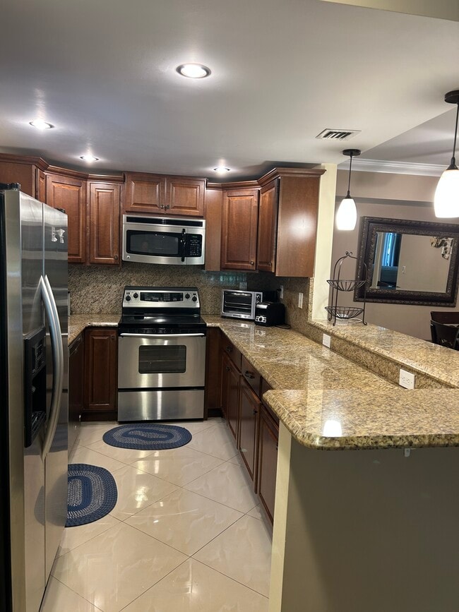 New beautiful cherrywood kitchen - 225 Deer Creek Blvd Unidad 905