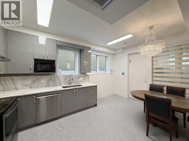 10XX E 62nd Ave