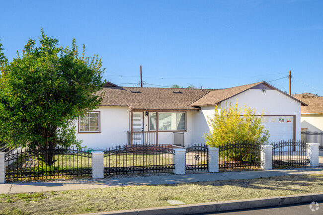 Building Photo - 10941 Nassau Ave Rental