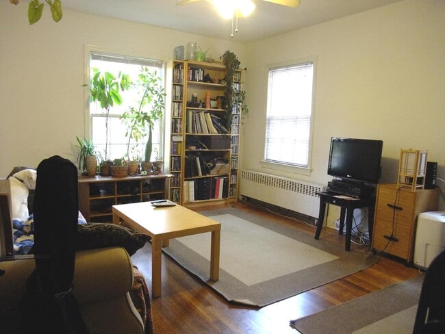 Photo - 8404 Greenwood Ave Unidad 2