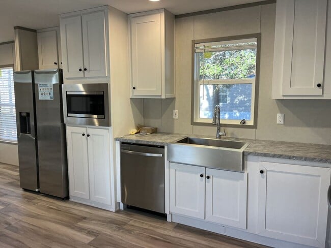 Building Photo - 318 Norfolk Dr