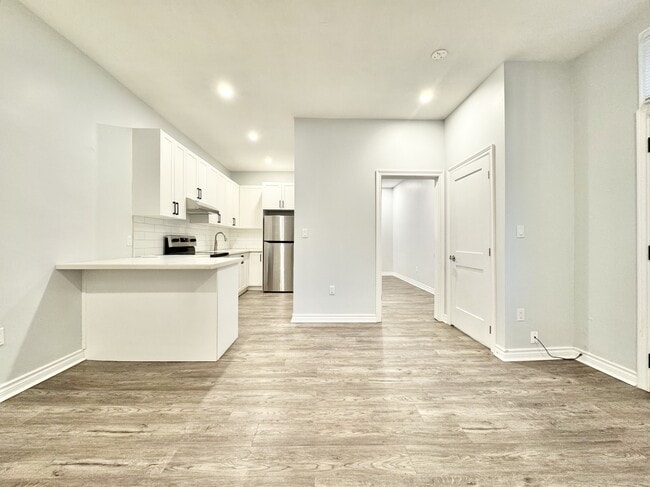 Photo - 43-43 Division St