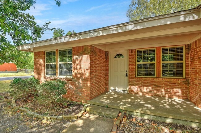 Photo - 820 Maple St