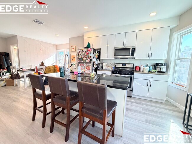 Building Photo - 76 Quint Ave Unit 1