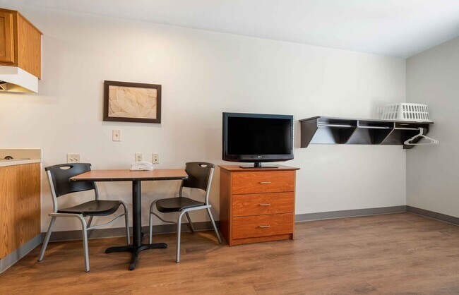 Furnished Studio-Oklahoma City - West