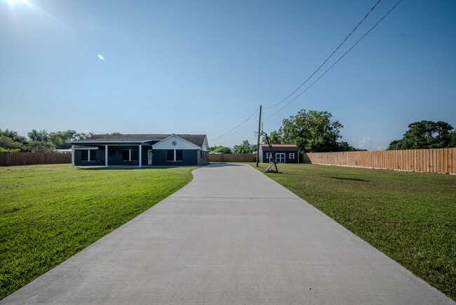 Building Photo - 1102 Crosby Dayton Rd Rental