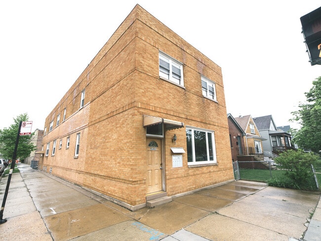 Photo - 5201 W Roscoe St Apartments Unit 1N