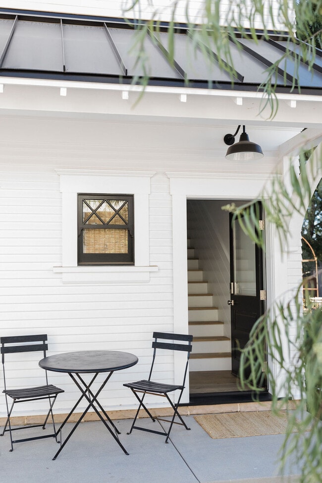 Exterior Entrance - 2510 Valencia St Unit 2510.5