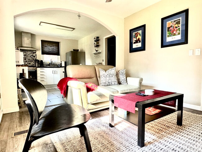 Building Photo - 1804 28th Ave N