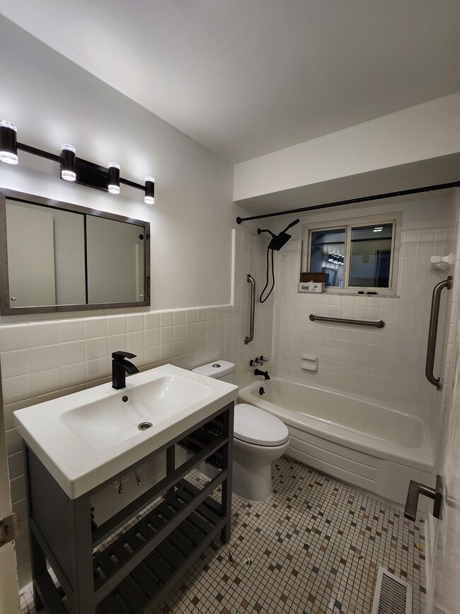 Photo - 1103 Ravenwood Ave Unit Entire House