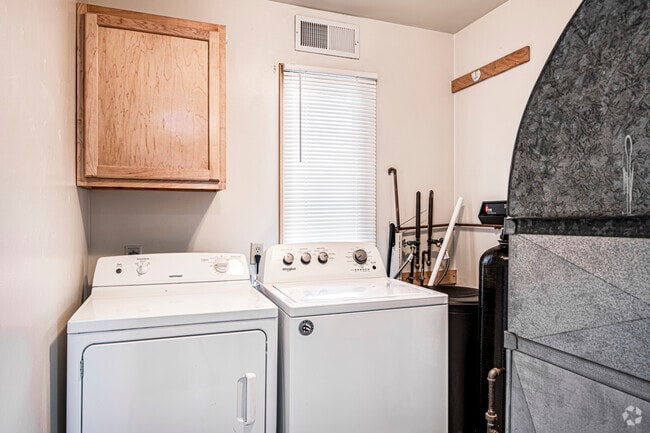 Photo - Chalet Gardens Apartments.