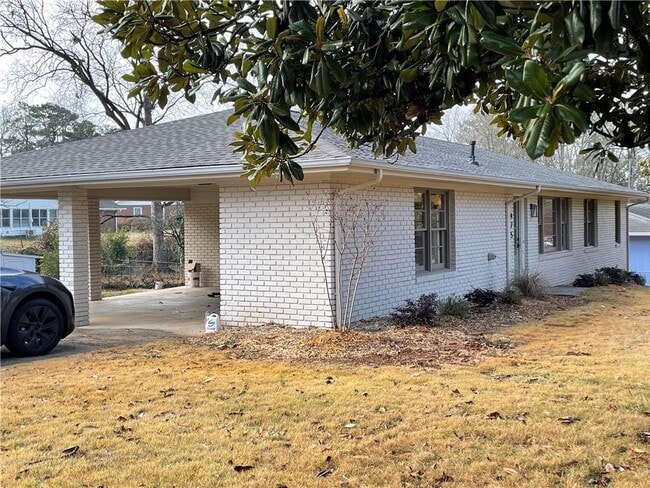 Photo - 475 Maxwell Rd