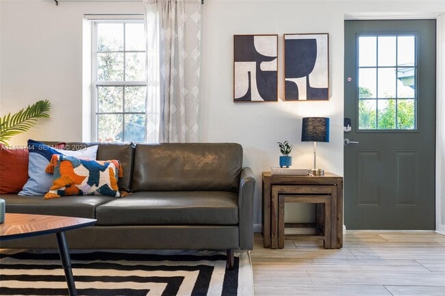 Photo - 201 NE 16th Ct