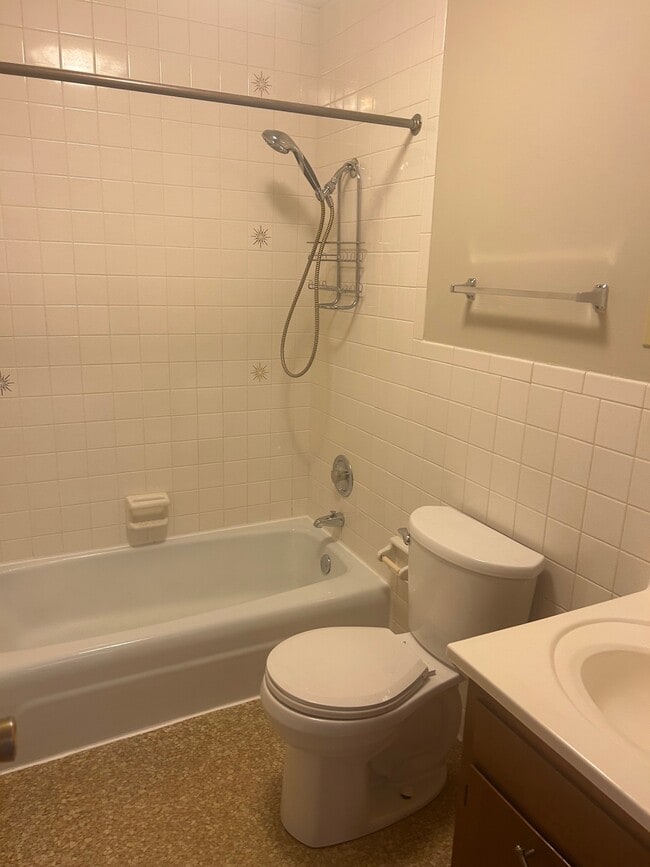 Photo - 420 W North St Unit 2w