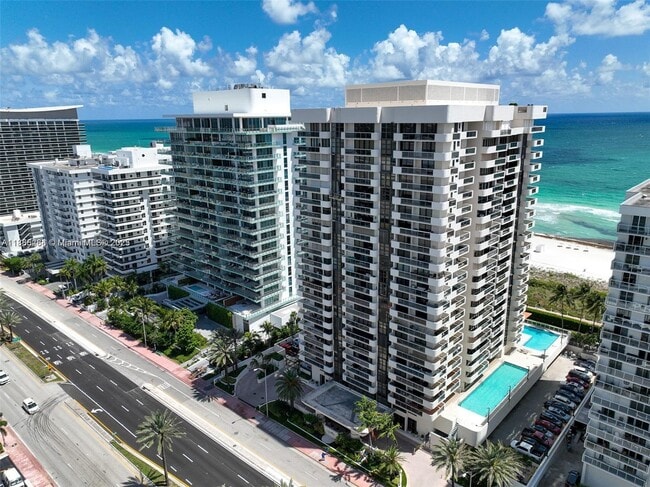 Building Photo - 5757 Collins Ave Unit 2101