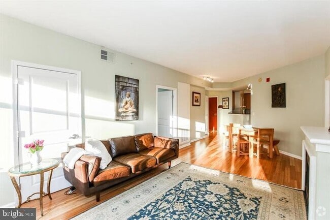Building Photo - 715 6th St NW Unit 402 Rental