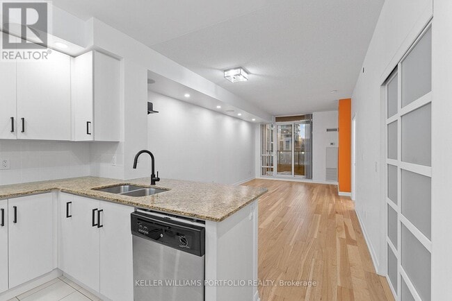 Photo - 205 Sherway Gardens Rd Unité 212