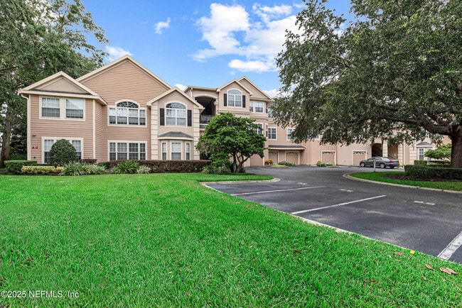 Building Photo - 13810 Sutton Park Dr N Unit 522