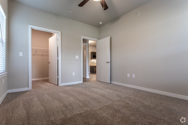 1 BR, 1 BA - 735 SF