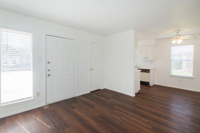 Photo - 6000 Tracy Lynn Ln