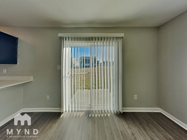 Photo - 2895 Beethoven Ave