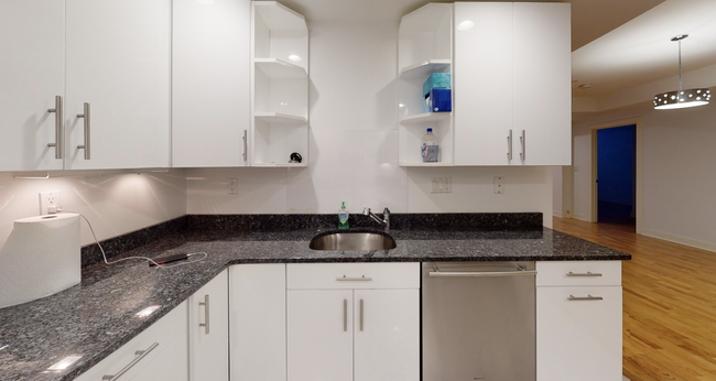 Building Photo - 150 Saint Paul St Unit 202 Rental