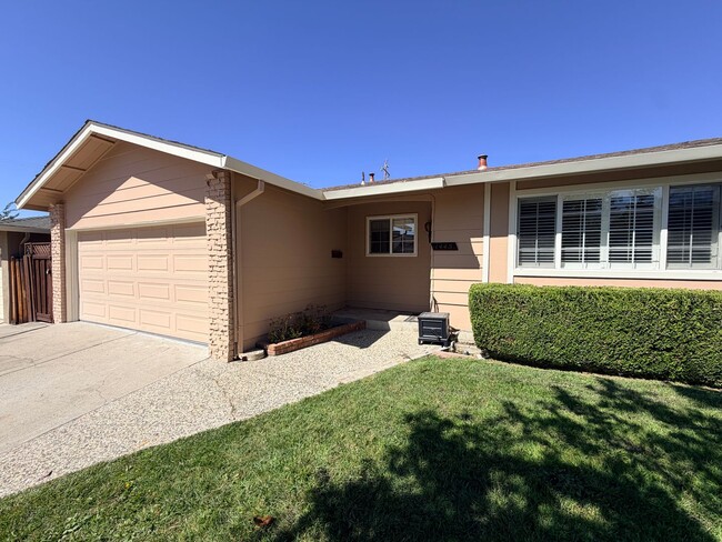 1445 Sonoma Dr