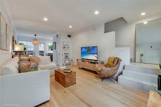 Photo - 21 Madeira Ave