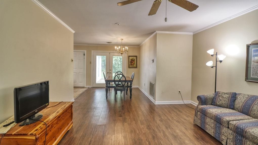 Photo - 521 W College St