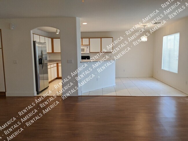 Photo - 895 E Lakeview Dr