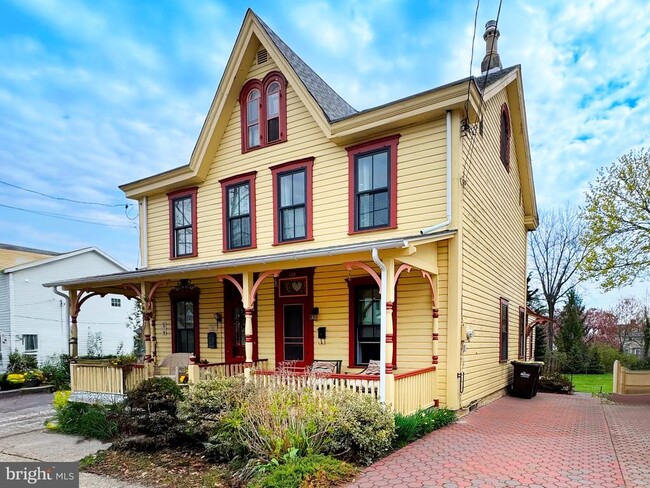 Photo - 138 E Oakland Ave House