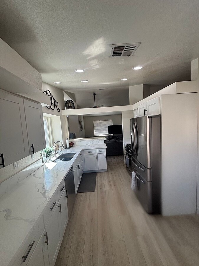 Photo - 8421 Decosta Ave