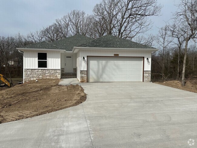 Building Photo - New House- 4 bed 3 bath -2300 sq. ft.