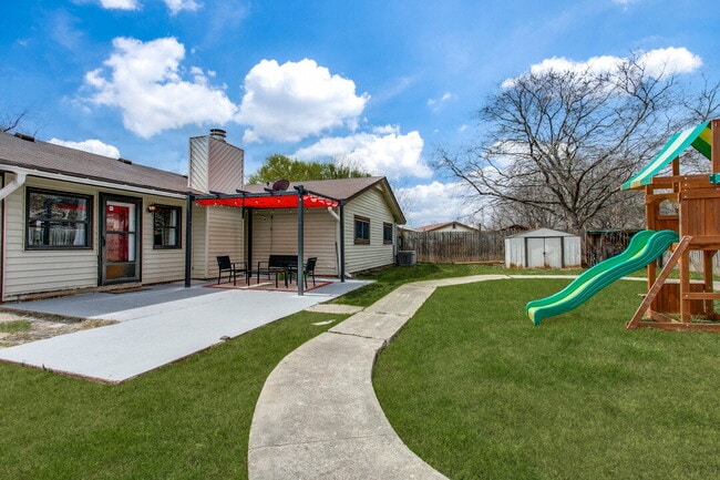 Photo - "Charming 3-Bedroom Haven with Cozy Fireplace in San Antonio – 1570 Sq Ft of Comfort!"